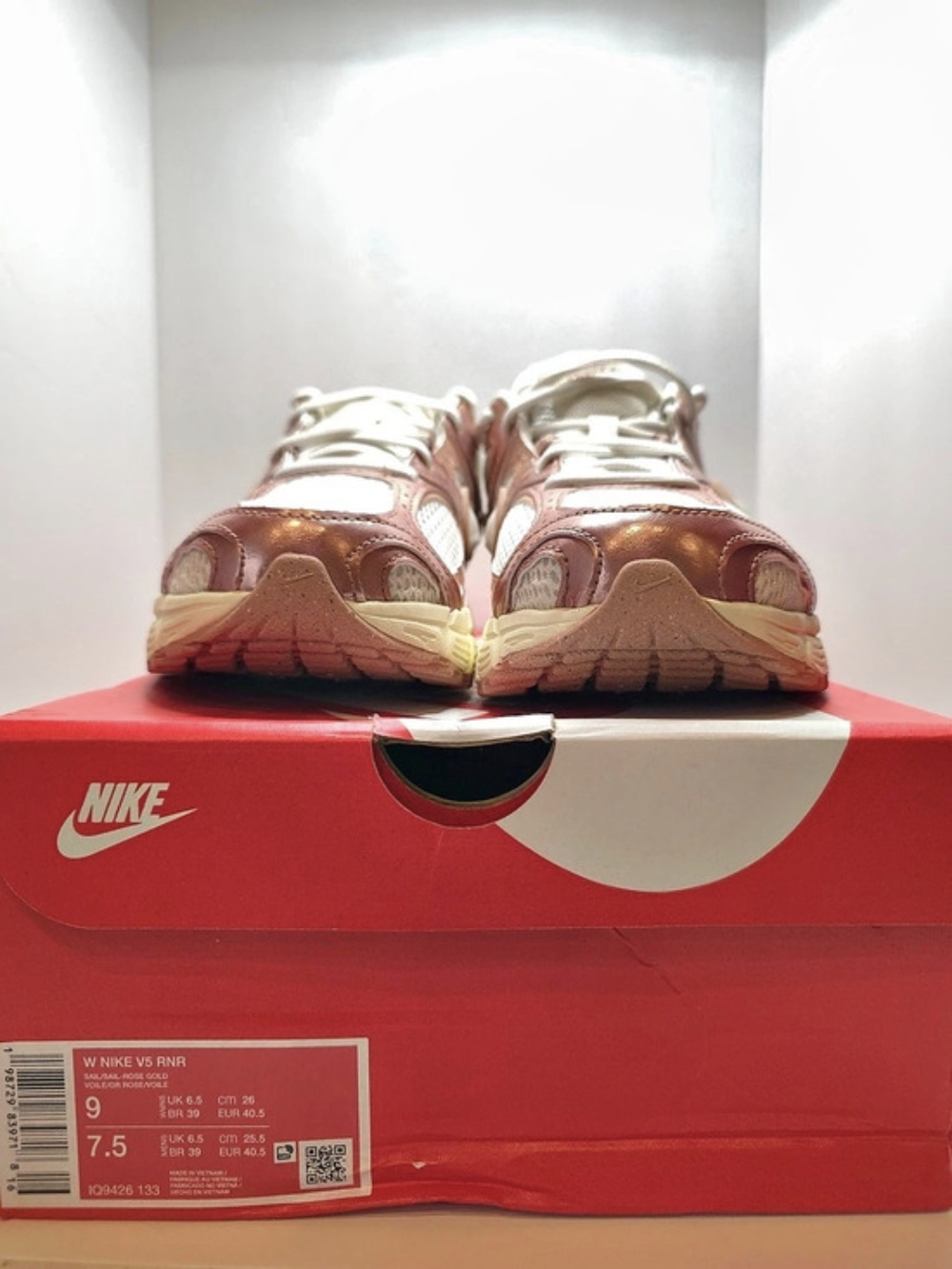Nike V5 RNR Womens Running Shoes Sneakers Size 9 White  / Rose Gold IQ9426 133 - Picture 5 of 8